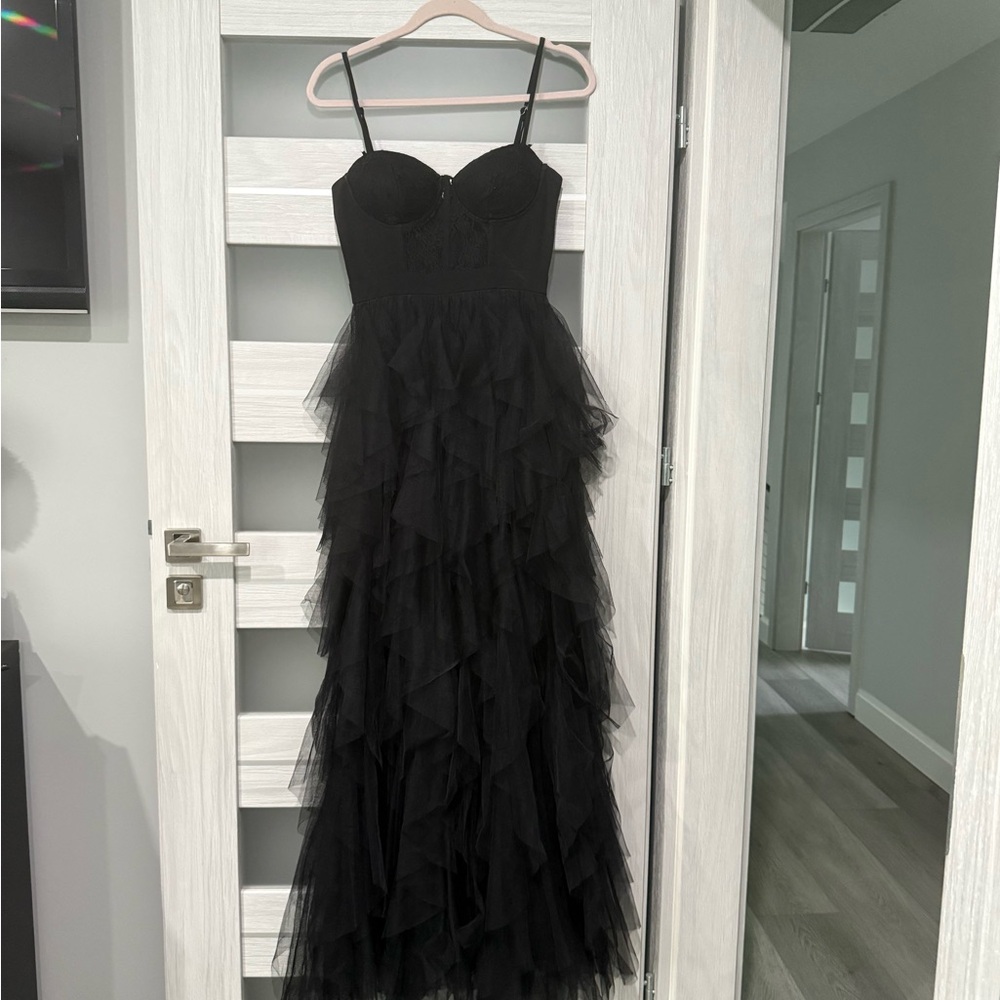 Elegant Black Ruffled Evening Dress